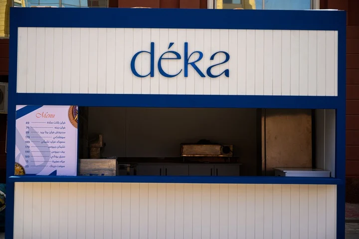 DEKA Restaurant Activation at BUE - event photograph 3